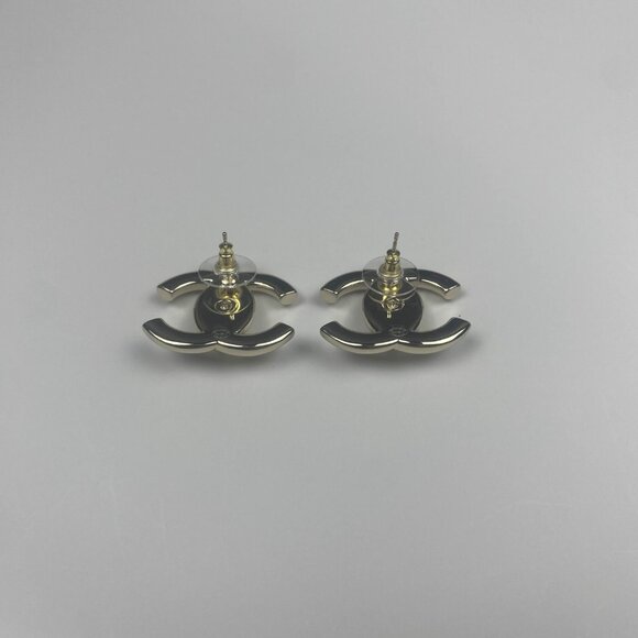 CHANEL Pre-Owned 1995 Gold Tone Turn Rock CC Clip On Earrings - Picture 7 of 9